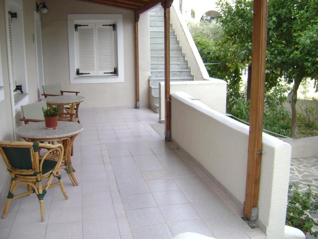 Theo Studios & Apartments Spétses Habitación foto