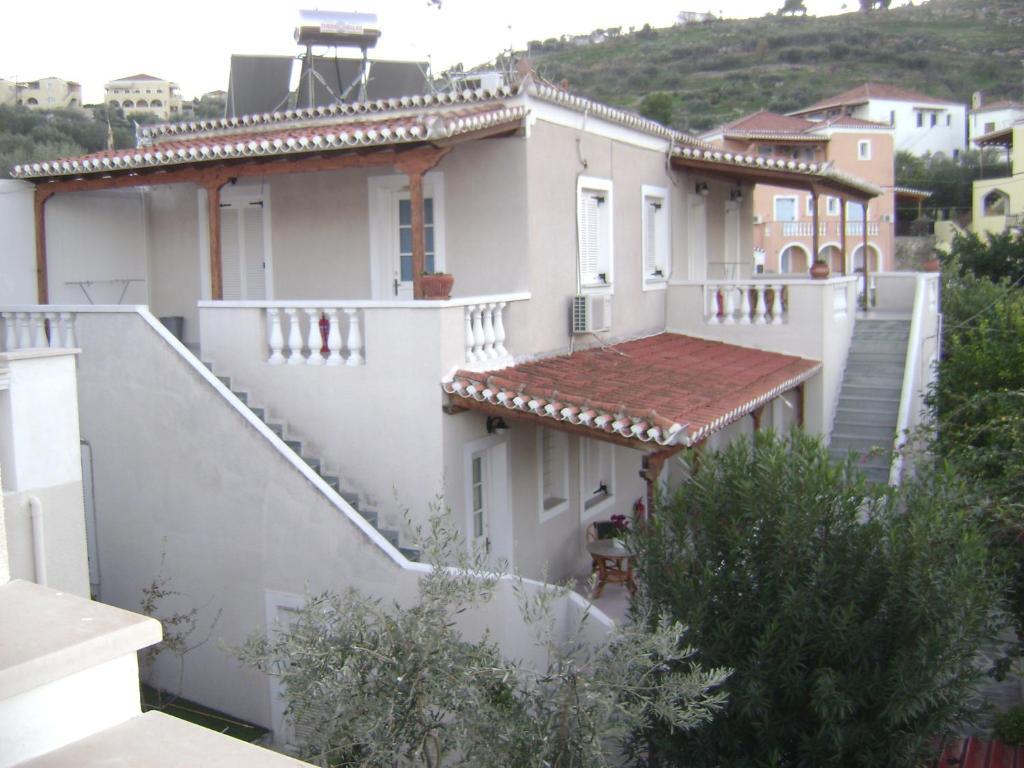 Theo Studios & Apartments Spétses Exterior foto