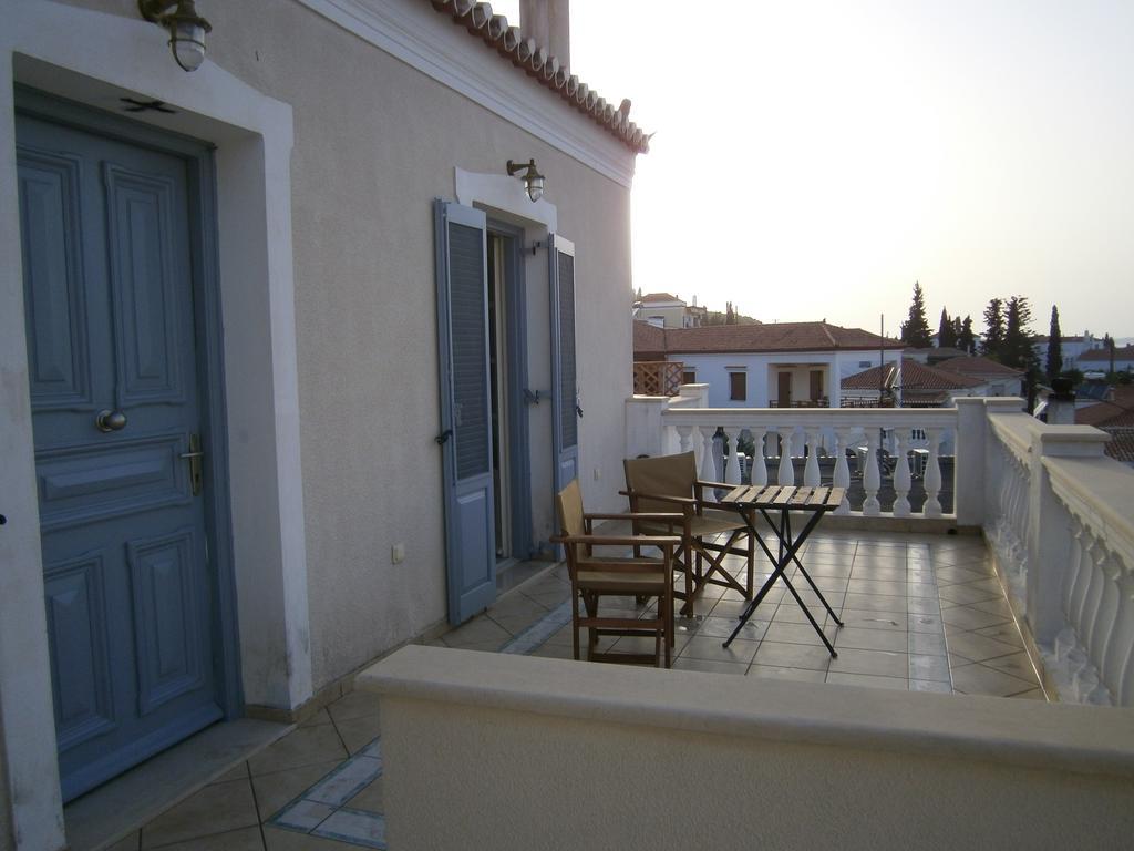 Theo Studios & Apartments Spétses Habitación foto